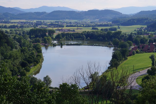 Hier lässt es sich gut wohnen und genießen: Blick auf den Sulmsee und ins wunderschöne Sulmtal.