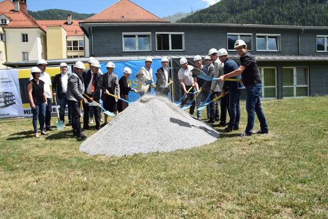 Beim offiziellen Spatenstich wurde die umfassende Sanierung und Modernisierung des Heims gefeiert.