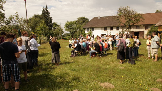 Wallfahrer Sammeln sich bei der IKONE "Maria Mutter der UMKEHR" in Kleinwolfstein | Foto: Foto Anton Grafeneder Neustadtl