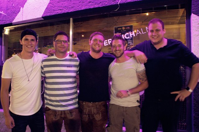DJ Ridex mit den Gastwirten Sepp Treichl, Martin Reisenauer, Lukas Winter und Thomas Brandner