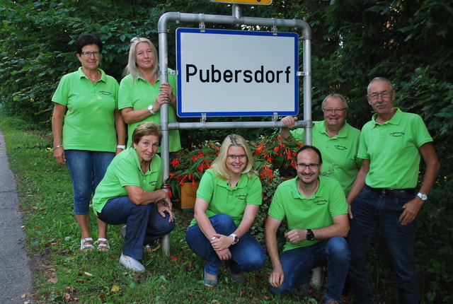 Pubersdorf ist Dorfwahl-Sieger in Klagenfurt Land. Es freuen sich Ida Stangl, Manuela Stromberger, Marianne Garbus, Katrin Hajek, Robert Stumpf, Manfred Stromberger und Werner Stangl