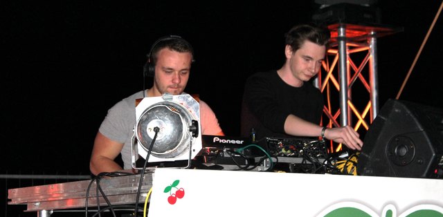 Foto: Gabriella Bösze                                                                     Phantastische Dancemusik bis in die frühen Morgenstunden kam von den jungen DJ's