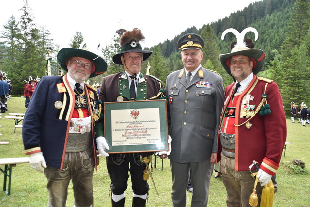 Ehrenmajor Otto Sarnthein, Ehrenmitglied Hans Steuxner, Ehrenmitglied Klaus Egger und Bataillonskommandant Paul Hauser