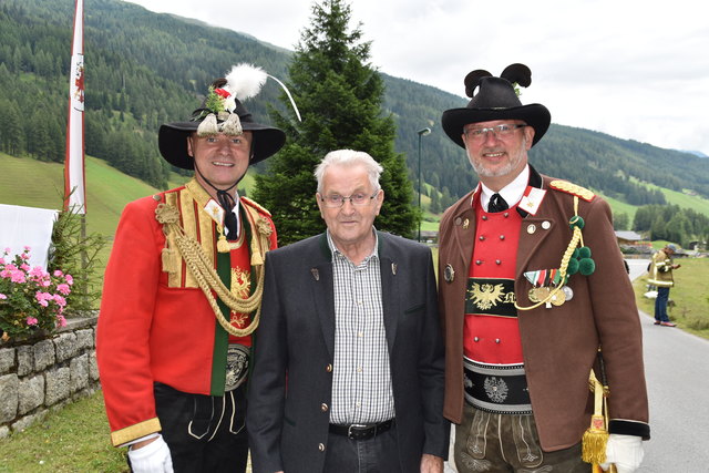 Andreas Raass (Kommandant Schützenviertel Tirol Mitte), Ehrenmajor von Schwaz Max Häusler und Christian Meischl (Landeskommandant-Stv.)
