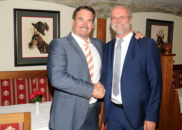 Stefan Kulterer übernimmt das Präsidentschaftsamt der Spittaler Lions von Horst Rittchen (v.l.). | Foto: KK/Lions Club Spittal