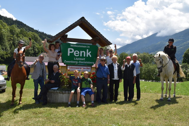 Freuen sich über den Bezirkssieg: Die Penker Einwohner