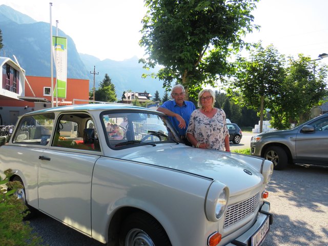 Gerti und Alfred aus Oberösterreich mit ihrem 76er-Kombi.