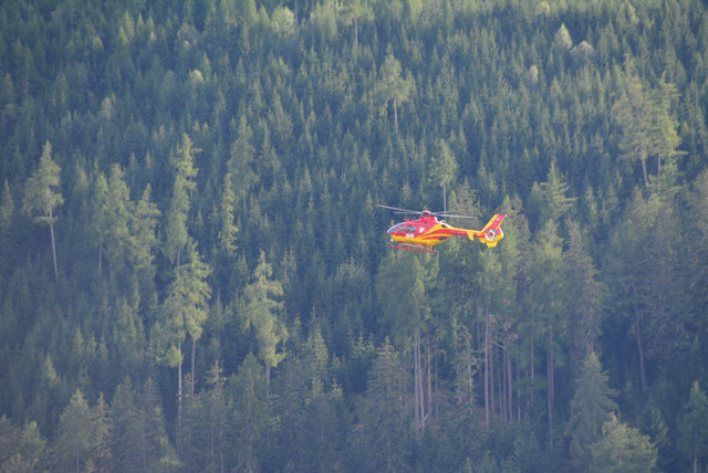 Golling: Ein 63-Jähriger stürzt bei Forstarbeiten 30 Meter ab und wird mit dem Hubschrauber ins Krankenhaus geflogen. | Foto: Symbolfoto BBL