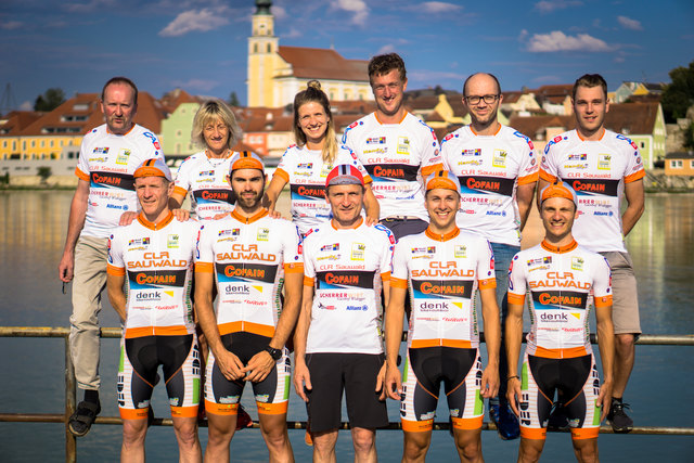 Das gesamte Team: die Athleten und ihre Betreuer. | Foto: Andreas Holzapfel