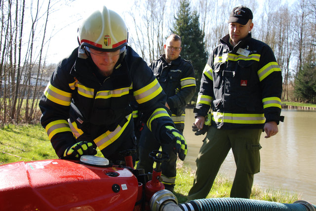 Bei der Maschinistengrundausbildung wurde die richtige Handhabung und Wartung der Geräte erlernt. | Foto: AFKDO Obernberg/Bruckbauer