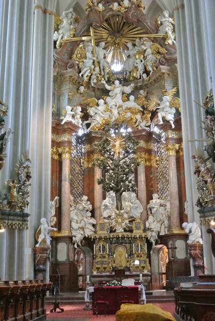 Hochaltar in der Stiftskirche