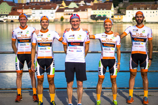 Die Athleten mit Kapitän Martin Haas (Bildmitte). | Foto: Andreas Holzapfel