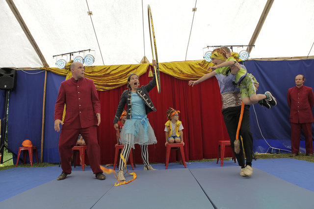 Für große Spannung sorgte eine fulminante Löwenshow. | Foto: Rote Nasen Clowndoctors