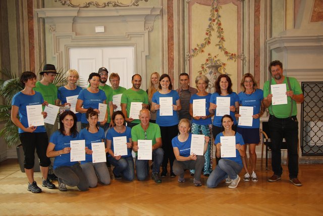 Die 18 frisch gebackenen NaturführerInnen freuen sich auf ihre neue Tätigkeit | Foto: © Land Tirol/Schmid