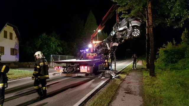 Die Lenkerin dieses Fahrzeuges überlebte den Unfall nicht | Foto: Günter Ogris, FF Feistritz im Rosental