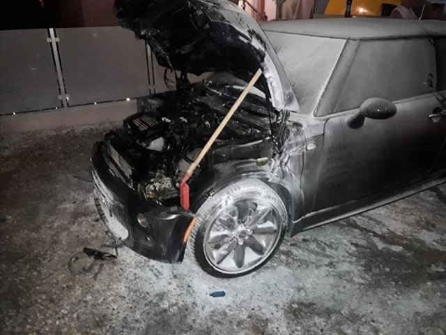 Der PKW brannte vermutlich durch einen technischen Defekt. | Foto: FF Mauerbach