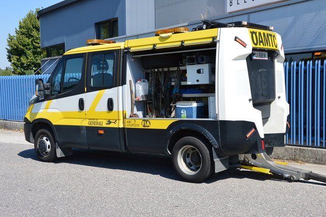 Das ÖAMTC-Mobil mit der Abschleppbrille