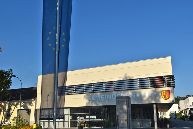 Blau-Gold ist vor dem Gemeindeamt in Deutsch Kaltenbrunn gehisst.