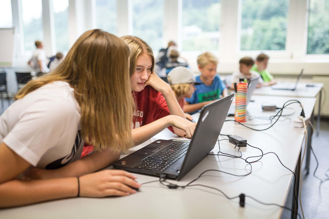 Coding4Kids: 30 Kinder aus dem Bezirk Landeck können in diesem Sommer einen Kurs kostenlos vor Ort besuchen. | Foto: Coding4Kids / p&p Marketing