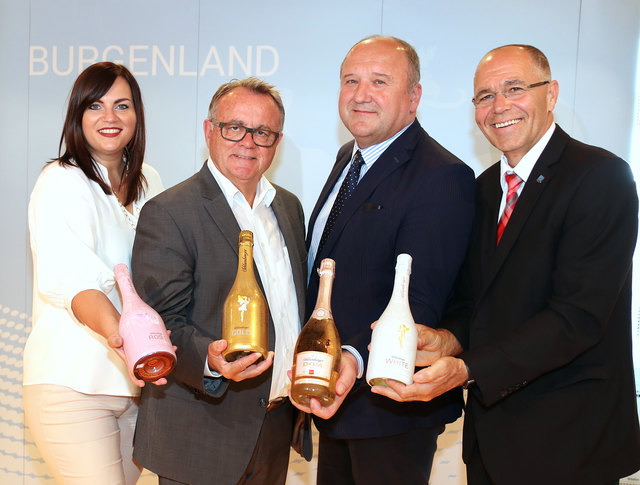 Freuen sich auf neuen Produktionsstandort der Firma Schlumberger in Müllendorf: LRin Astrid Eisenkopf, LH Hans Niessl. Herbert Jagersberger, Vorstandsmitglied Firma Schlumberger und Bgm. Werner Huf