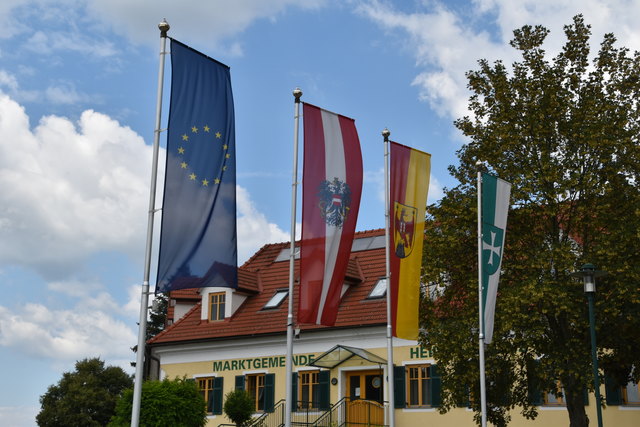 Europa-Flagge mit Symbolkraft: Heiligenkreuz im Lafnitztal ist Standort großer EU-geförderter Betriebe.