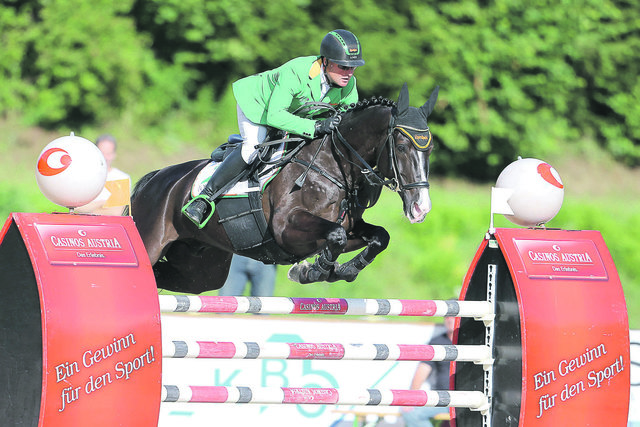 Ein echter Champion. Dieter Köfler auf „Askaban 15“ war das Maß aller Dinge: Der Alpenspan-Reiter aus St. Veit feierte den „Grand Slam“ = Vierfacherfolg in der Casino Grand Prix-Serie, überlegener Sieg in der Gesamtwertung. | Foto: ripu