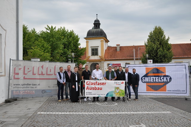 Spatenstich für den Glasfaserausabau in Reichersberg | Foto: Schneglberger