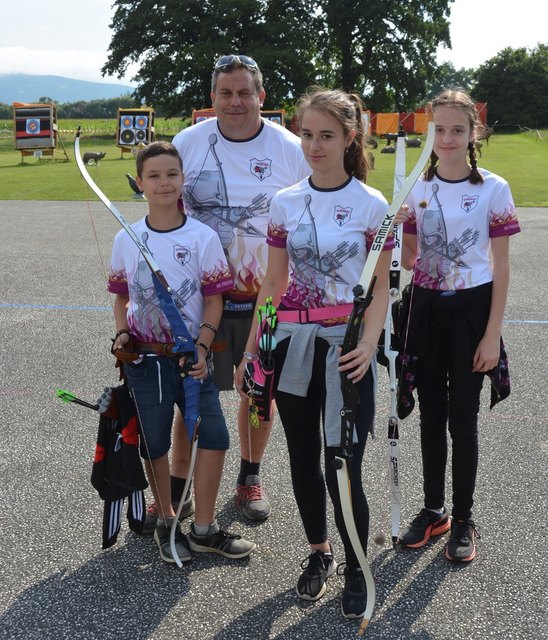 Obmann Josef Wirtz-Jartschitsch mit Luis, Lisa und Lina