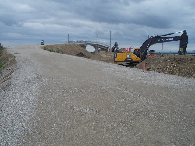 Die Auffahrt ist von beiden Seiten an die Brücke angeschlossen.