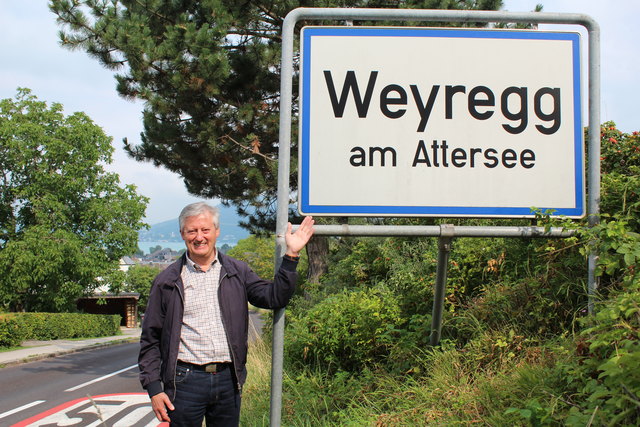 Bürgermeister Klaus Gerzer freut sich, dass Weyregg bald 1.600 Einwohner zählen wird.
