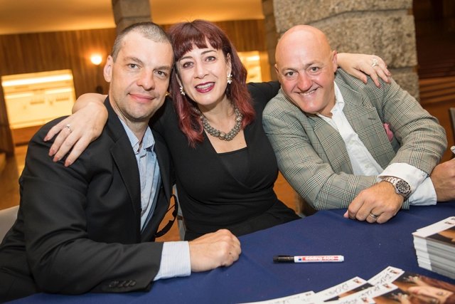 Salzburger Festspiele Autogrammstunde im großen Festspielhaus. Mit Gábor Bretz, Anna Maria Chiuri, John Daszak alle von | Foto: Franz Neumayr/Leo