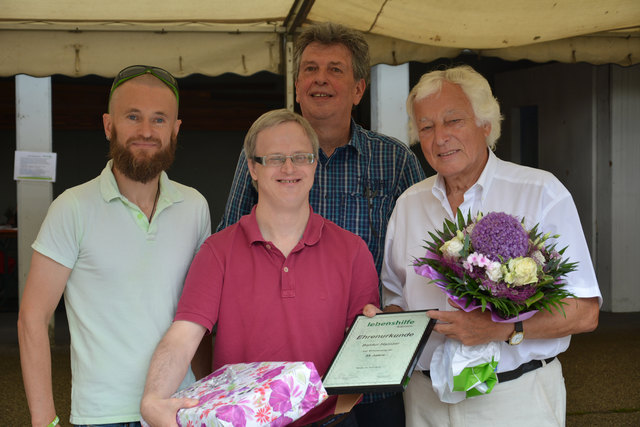 Baldur Hainzer wurde geehrt für 35 Jahre bei der Lebenshilfe Kärnten. Vlnr Günther Reite, (Geschäftsführer Lebenshilfe Kärnten), Baldur Hainzer, Petrus Dürmoser (Leiter der Lebenshilfe-Werkstätte in Spittal), Franz Hainzer (Vorstandsmitglied der Lebenshilfe Kärnten)
