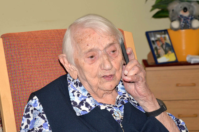 "Maria Jahnig hatte immer einen Scherz parat und ihre Schlagfertigkeit war bewundernswert", sagte Bgm. Christian Härting. | Foto: Dietrich