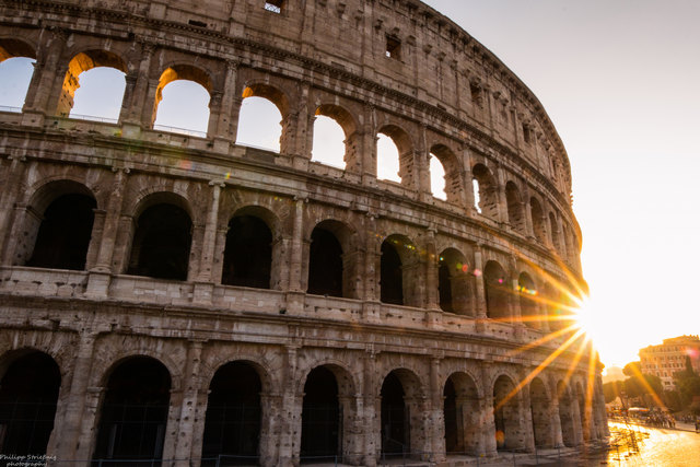 Sonnenuntergang beim Kolosseum in Rom