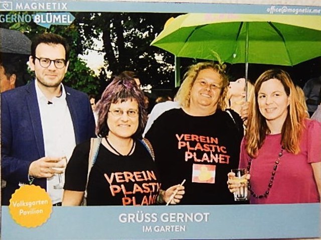 Jeder,der ein Foto mit Gernot Blümel machte, durfte einen Magnet davon mit nach Hause nehmen.