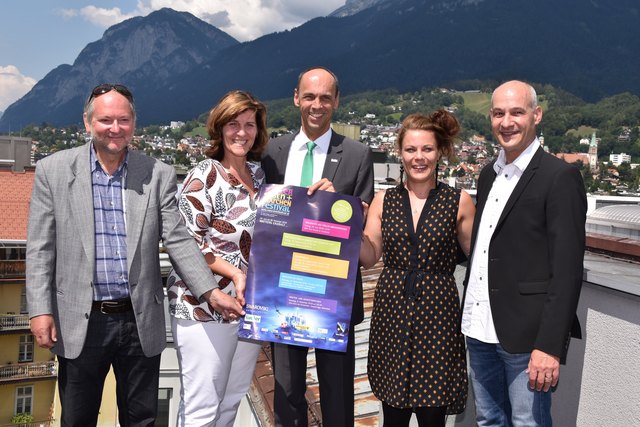 V.l.: Walter Steidl (Organisator), Christina Möstl (Vizebgm. Wattens), Franz Mair (Vorstand Tiroler Versicherung), Michéle Jost (Regisseurin) und Gerhard Müller (Landesforstdirektion)