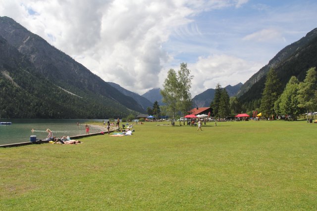 Unsere Seen, hier der Plansee hinten beim Campingplatz nahe dem Hotel Forelle, haben eine erstklassige Wasserqualität aufzuweisen. | Foto: Reichel