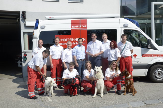 v.l.n.r. Markus Niedl, Gerhard Jauschnik, Stefan Galbavy, Heinz Preisz, Anna Zehetner, Gemeinderat Andreas Kirnberger, Carina Jauschnik, EU-Abgeordneter Lukas Mandl, Wolfgang Uhrmann, Alexandra Stangl, Astrid Schurowetz, Andreas Pawlicek (Foto: RKNÖ | Purkersdorf-Gablitz)
