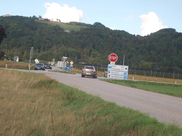 An der Mühllackener Kreuzung werden Kreisverkehr und Linksabbiegespur errichtet um Unfälle zu vermeiden