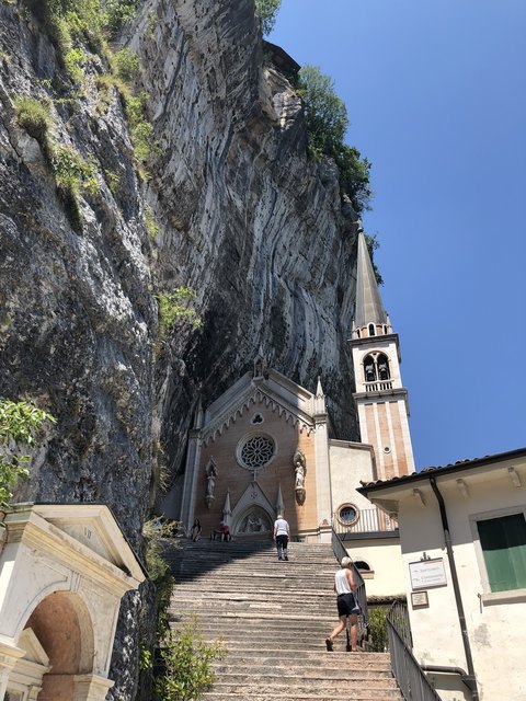 Die Basilika Madonna della Corona