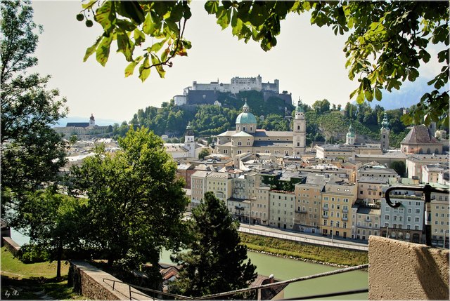 Von einem Kurztripp Salzburg vom Kapuzinerberg aus :-) gerne auch gaaaaanz groß!