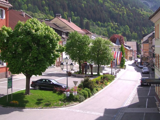 Frau Brgermeisterin Anita Gssnitzer wnscht allen Kindern in der Hygienemanahmen (z.B. Desinfektion der Hnde) treffen. Kopfformat mit Wappen - Gemeinde Obervellach