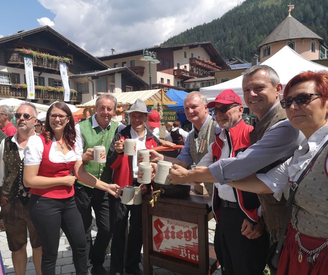Große Eröffnung beim 15. Nationalparkfest in Mallnitz mit Sara Schaar, Hausheer Günther Novak und Landtagsabgeordneten Ferdinand Hueter