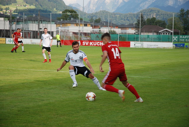 Kuchl (re., Noah Zinic) gewann gegen Puch 5:1.