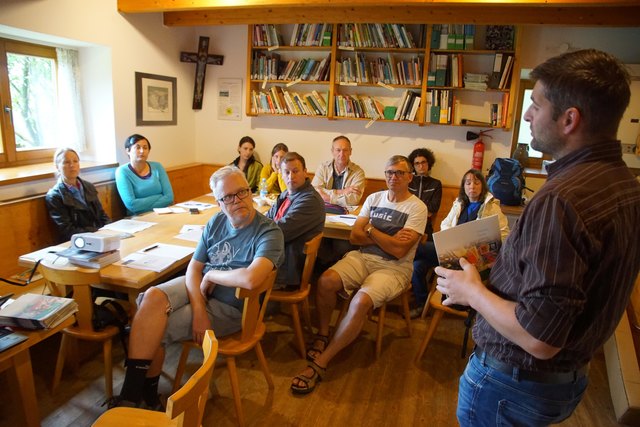 Zum Auftakt informierte Daniel Breitenfellner am Unterkagererhof die Kursteilnehmer über BIO-Region Mühlviertel.