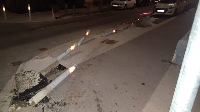 Vier Poller wurden umgefahren.