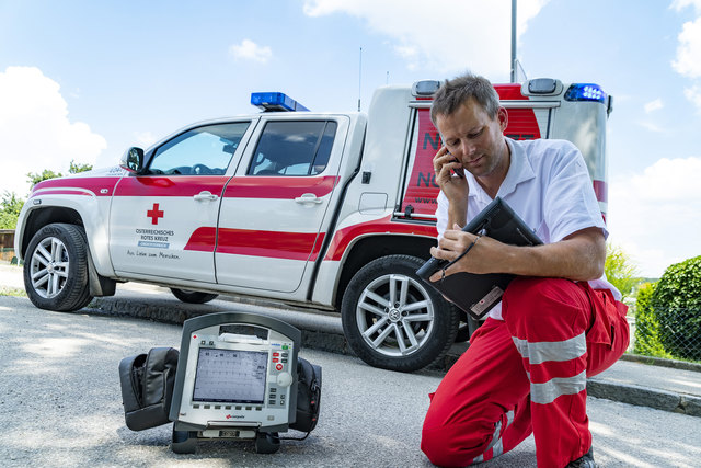 Die elektronische EKG‐Übertragung vom Notfalleinsatzfahrzeug direkt an die Kardiologie ermöglicht eine gesicherte Diagnose und einen unverzüglichen Eingriff. | Foto: Klinikum Wels-Grieskirchen