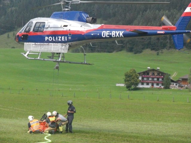 Am Freitag brannte es in Saalfelden im Bereich Marzon – Sonnkögerl. Der Brand wurde mit Löschhubschraubern gelöscht. | Foto: FF Saalfelden