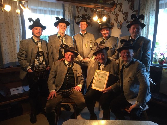 Mit dabeI: vorne v.l.: Hornmeister Christoph Vierbauch sen., Josef Rojacher, Huby Mayer; hinten v.l.:
Christoph Vierbauch jun., Patrick Gaspar, Christoph Zauchner, Werner Huber, Obmann Josef Göritzer