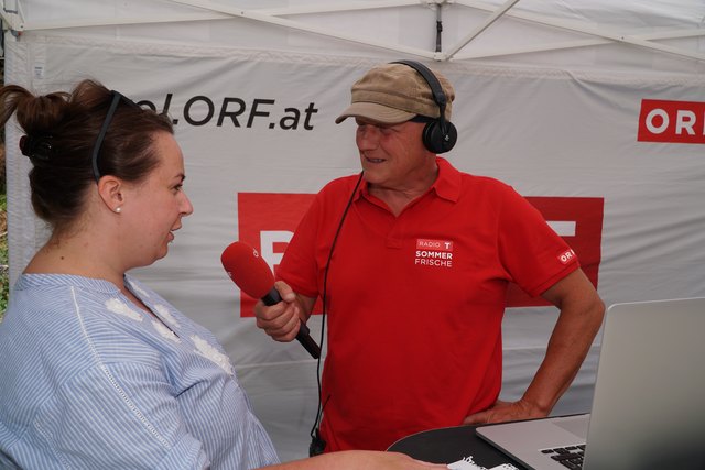 Moderator Rainer Perle beim Interview mit Anja Krämer vom TVB Lechtal. | Foto: Reichel